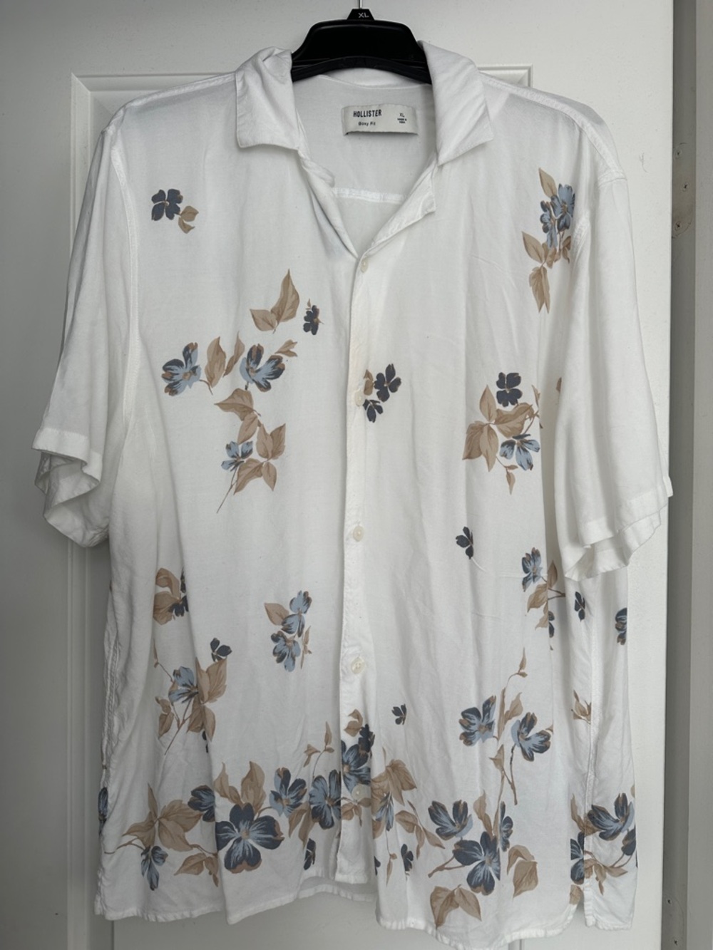 Hollister White Short-Sleeve Button-Up with Blue and Tan Floral Print